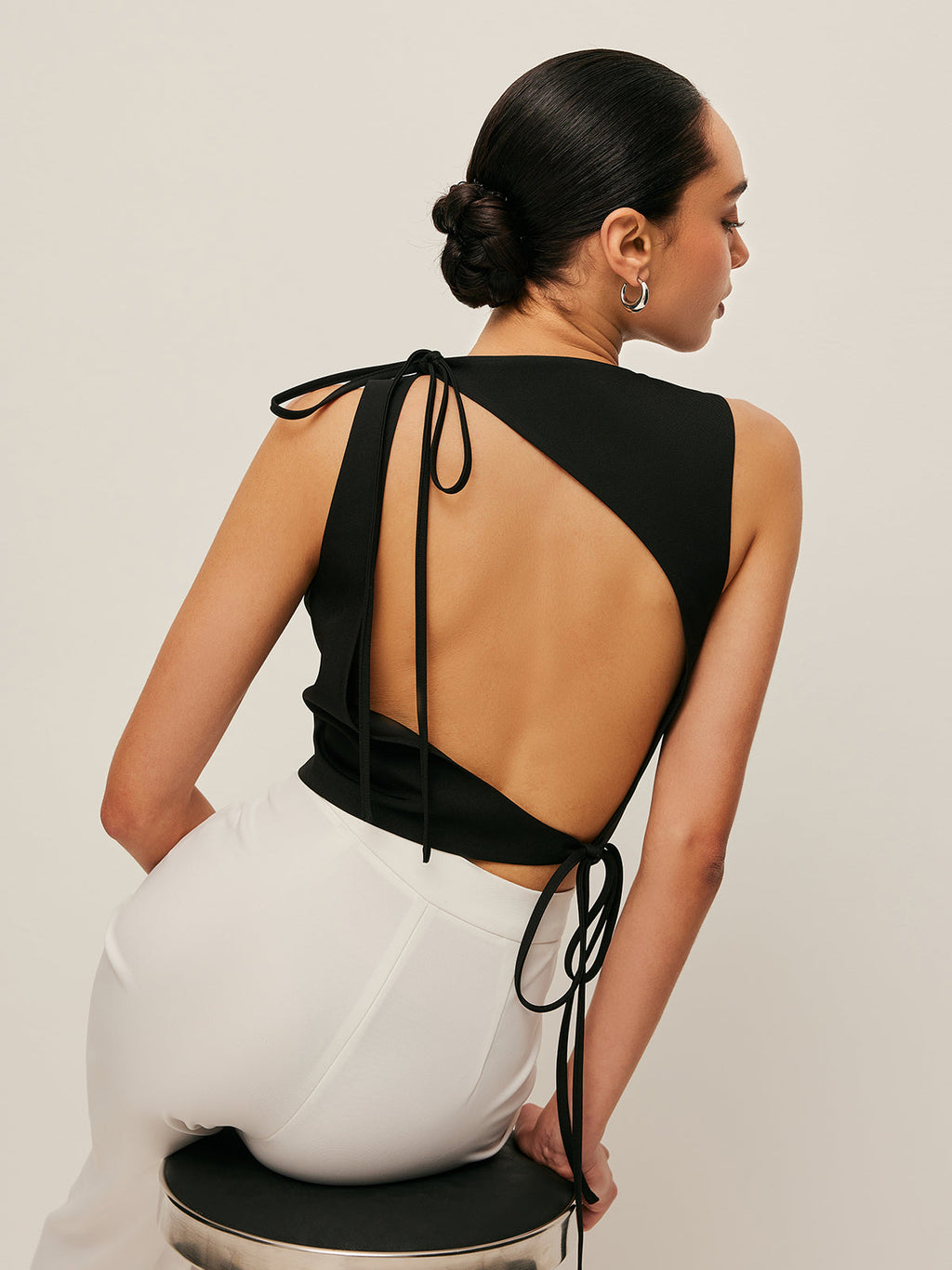 Backless Tie Neck Sleeveless Blouse - Woven Casual Top for Work and Leisure