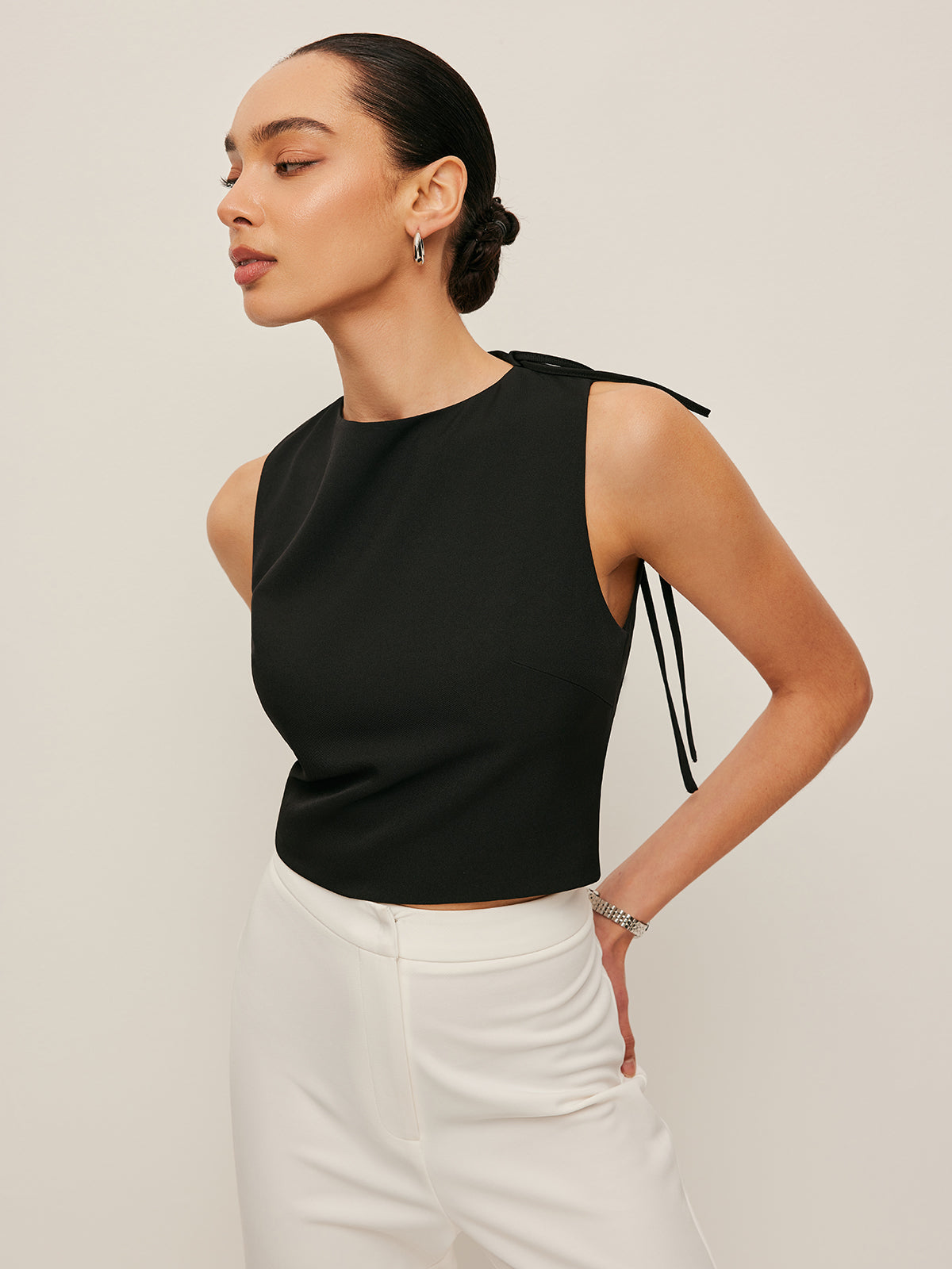 Backless Tie Neck Sleeveless Blouse - Woven Casual Top for Work and Leisure