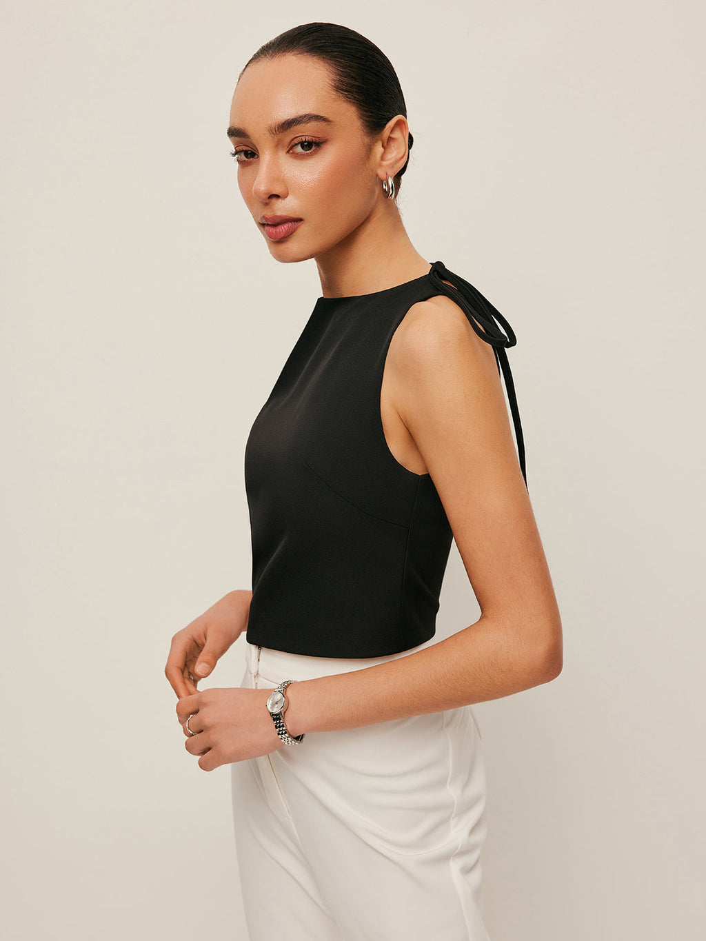 Backless Tie Neck Sleeveless Blouse - Woven Casual Top for Work and Leisure