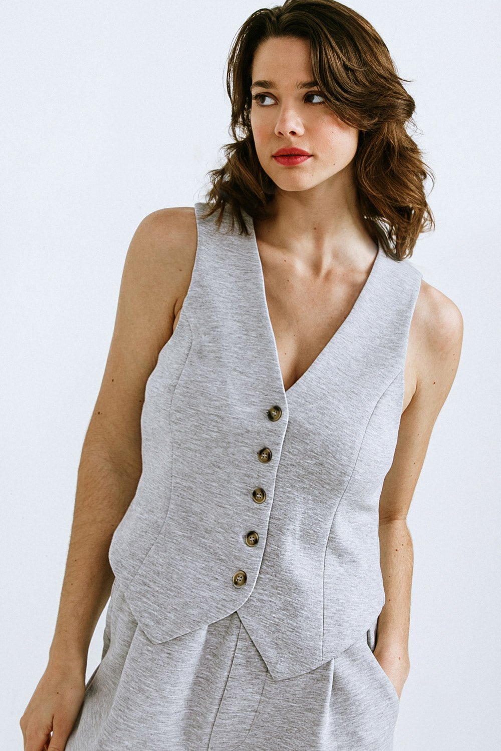 Elegant Women's Sleeveless Blazer Vest Top - Tailored Fit for Formal or Casual Wear